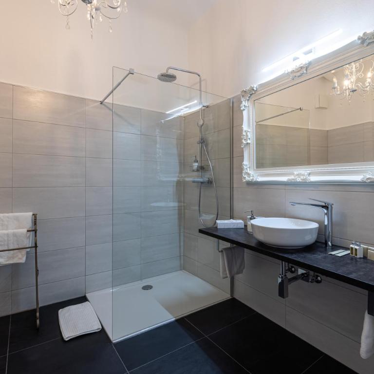 Boutique Hotel Goldenes Lamm Villach - Dreibettzimmer - 6