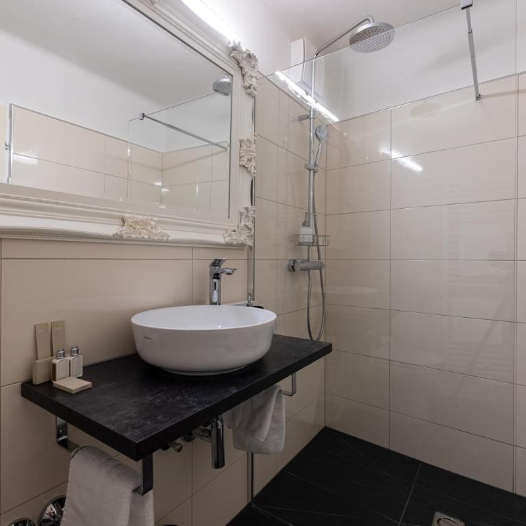 Boutique Hotel Goldenes Lamm Villach - Comfort Doppelzimmer - 7