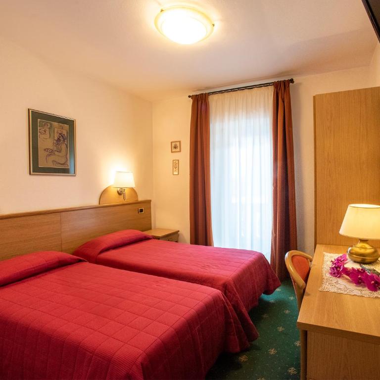 Hotel Adriana - Camera Doppia con Letti Singoli con Balcone - 1