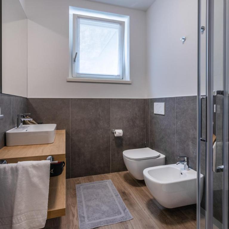 Residence Solei Classic & Plus - Plus Two-Bedroom Apartment with Balcony and Lake View - 3