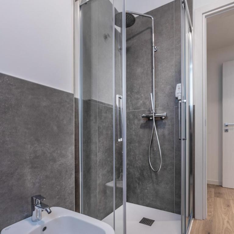 Residence Solei Classic & Plus - Plus Two-Bedroom Apartment with Balcony and Lake View - 4