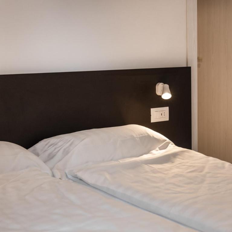 Residence Solei Classic & Plus - Plus Two-Bedroom Apartment with Balcony and Lake View - 7