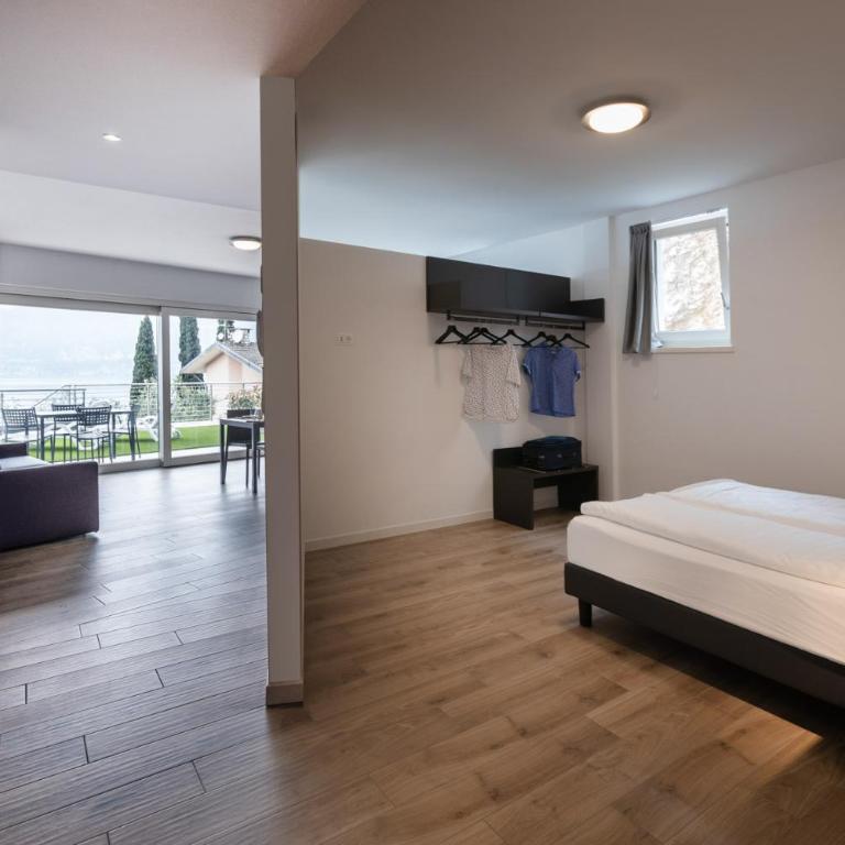 Residence Solei Classic & Plus - Plus Two-Bedroom Apartment with Balcony and Lake View - 10