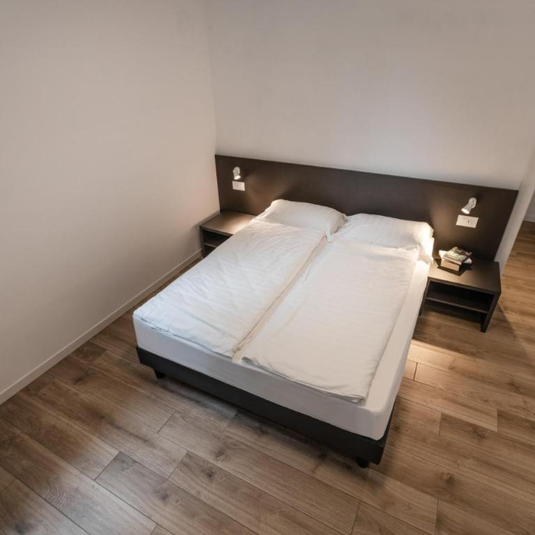 Residence Solei Classic & Plus - Plus Two-Bedroom Apartment with Balcony and Lake View - 11