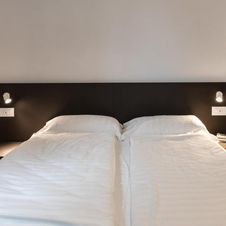 Residence Solei Classic & Plus - Plus Two-Bedroom Apartment with Balcony and Lake View - 12