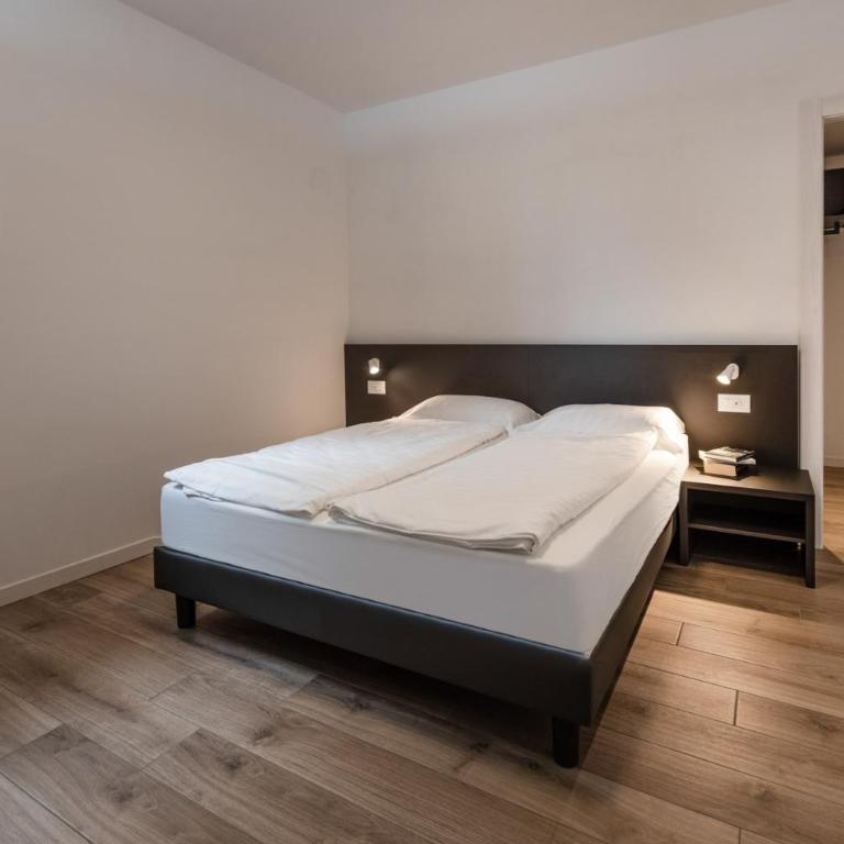 Residence Solei Classic & Plus - Plus Two-Bedroom Apartment with Balcony and Lake View - 13