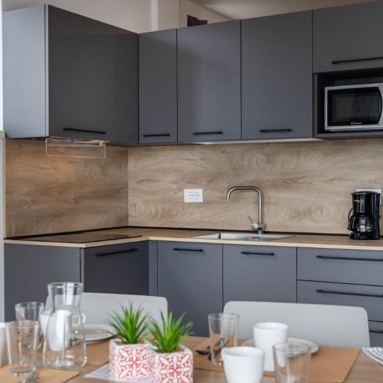 Residence Solei Classic & Plus - Plus Three-Bedroom Apartment with Terrace and Lake View - 5