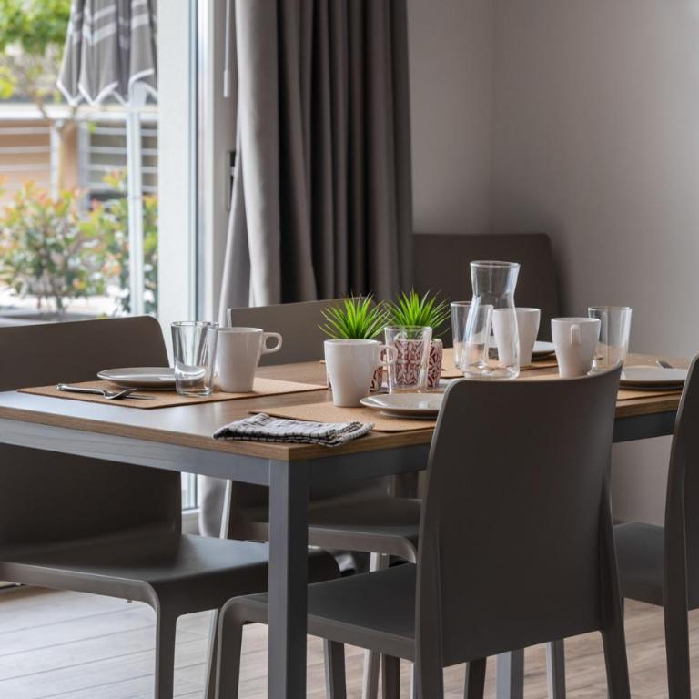 Residence Solei Classic & Plus - Plus Three-Bedroom Apartment with Terrace and Lake View - 3