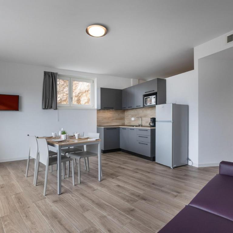 Residence Solei Classic & Plus - Plus Two-Bedroom Apartment with Balcony and Lake View - 29