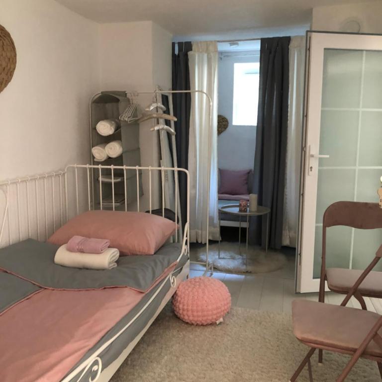 Apartman Indira - Dvokrevetna Soba sa Zasebnim Krevetima - 1