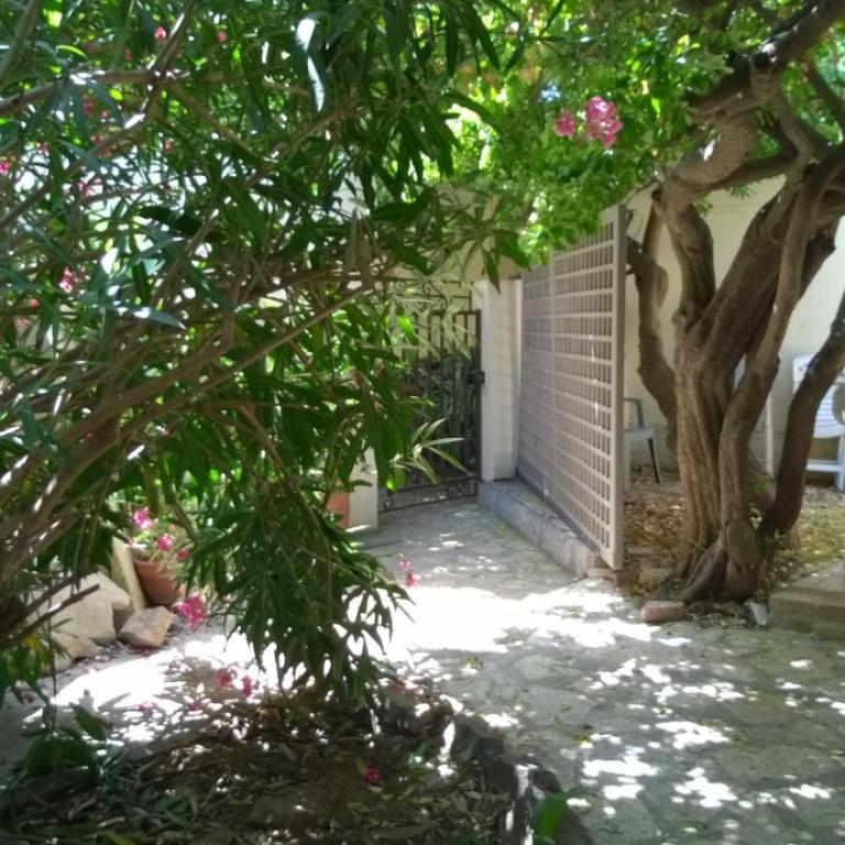 Logement climatisé avec jardin et parking pour 2 personnes en bord de plage - One-Bedroom Apartment - 10