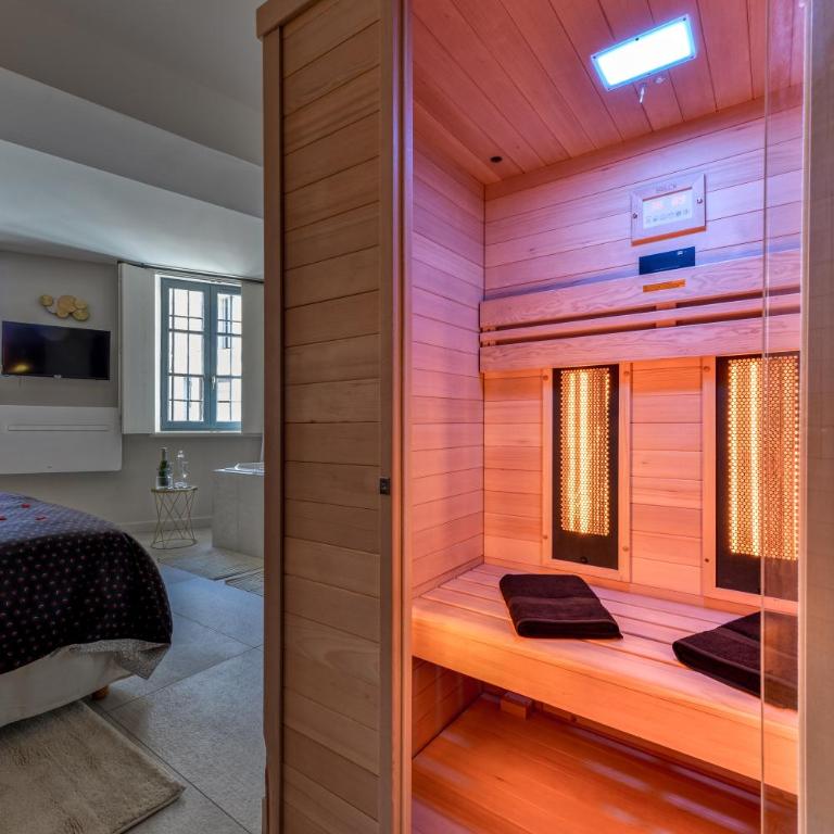 Les Gîtes de Laure - O Lit Divin, Instant de volupté, BALNEO SAUNA, Climatisation, 160m de la Cité Médiévale - Superior Apartment mit Sauna - 15