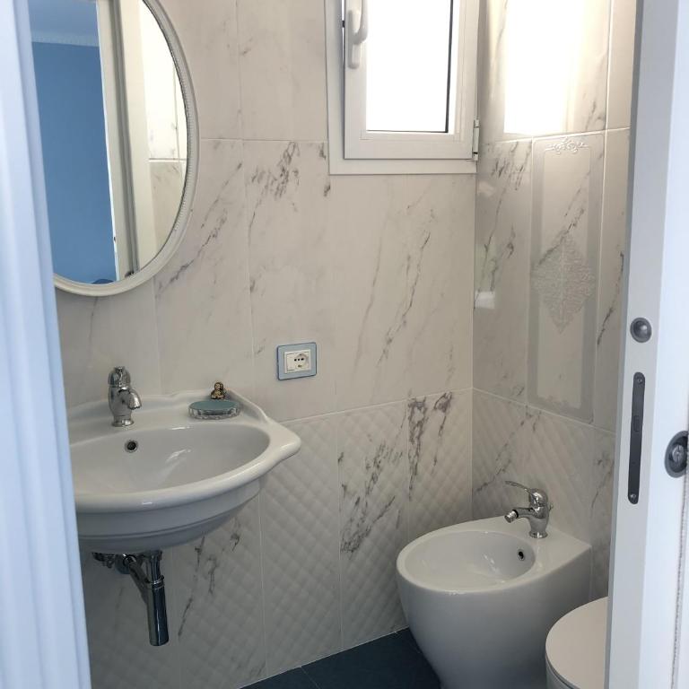 B&B Domus Anfra - Camera King Deluxe - 4
