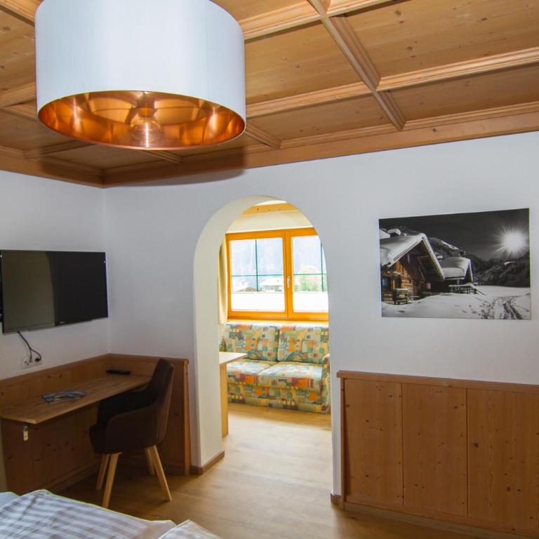 Haus am Sonnenhang - Dreibettzimmer mit Balkon - 8