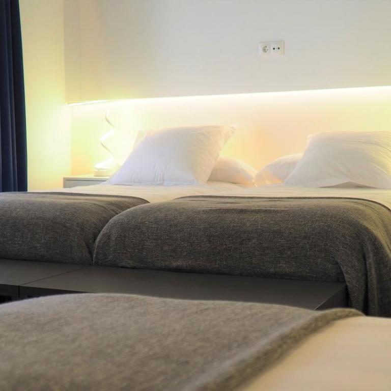 PLAZA VIEW - Triple Room with Terrace - 3
