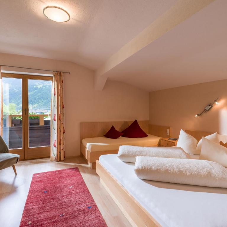 Appartement Andrea Hauser - Riedltischler - Three-Bedroom Apartment with Balcony - 4
