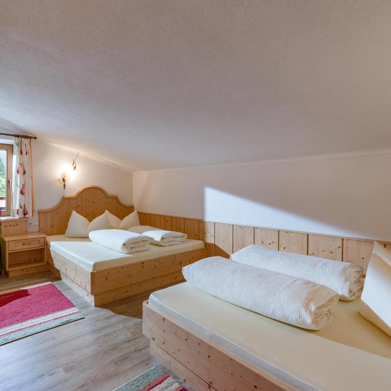 Appartement Andrea Hauser - Riedltischler - Three-Bedroom Apartment with Balcony - 3
