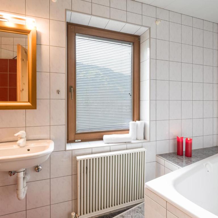 Appartement Andrea Hauser - Riedltischler - Four-Bedroom Apartment with Balcony - 5