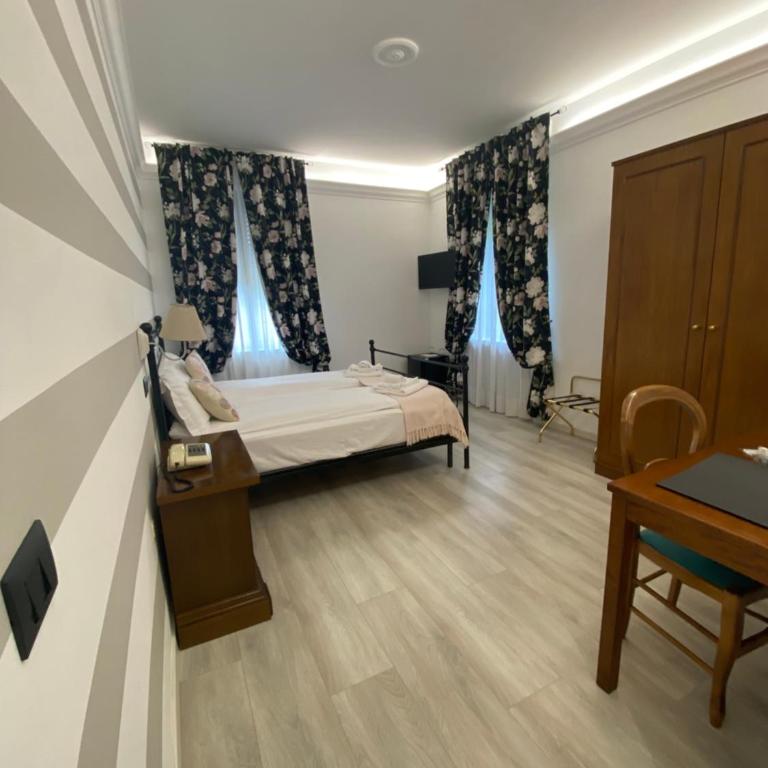 Hotel La Fontana - Camera Matrimoniale/Doppia con Letti Singoli - 5