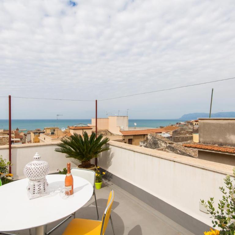 Terrazza con Vista sul Porto - Appartamento con 2 Camere da Letto e Terrazza - 28
