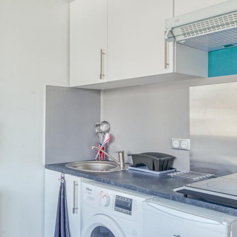 Céanothe-InvIRI. Studio Mairie. Parking Privatif - Appartement - 8
