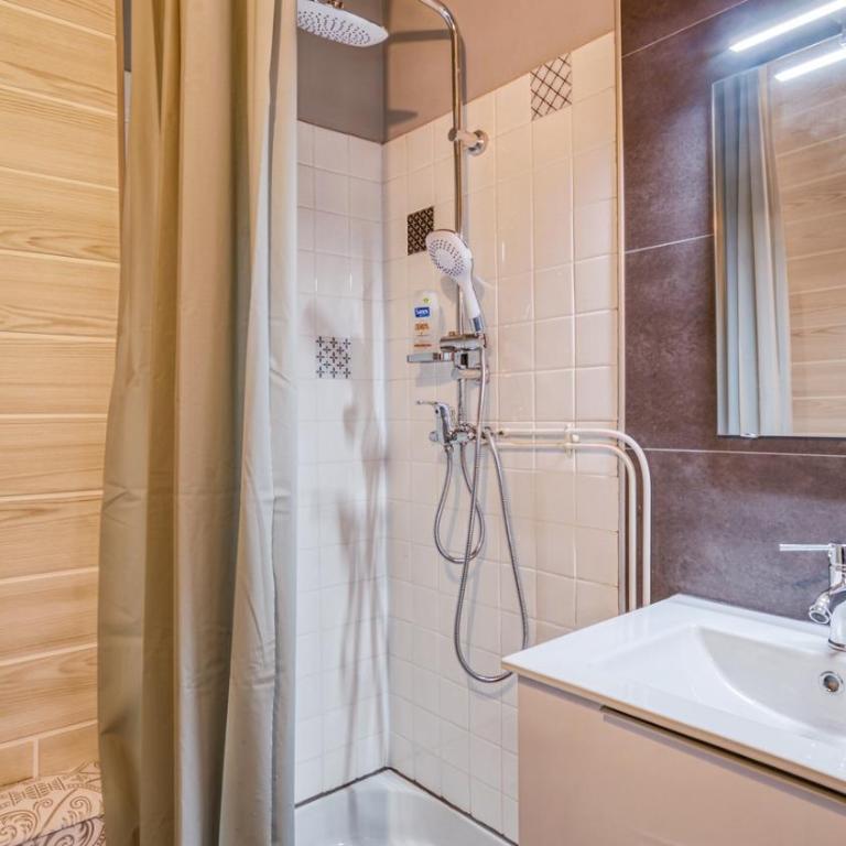 Céanothe-InvIRI. Studio Mairie. Parking Privatif - Appartement - 6