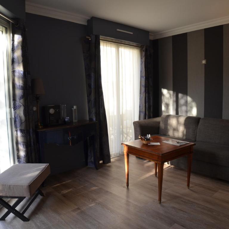 Villa Augeval Hôtel de charme & Spa - Chambre avec Salon et Baignoire ou Balnéo - 3