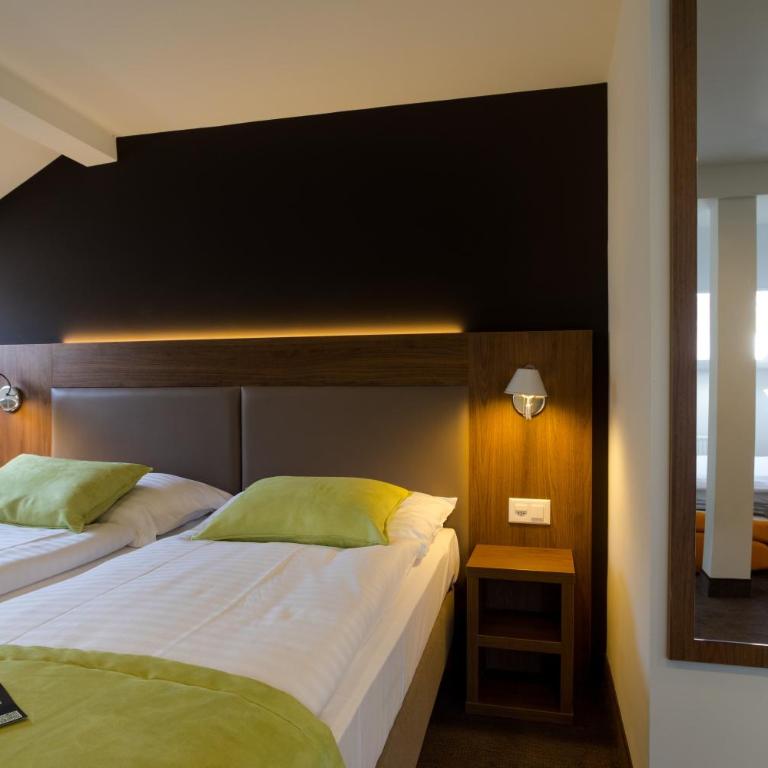 Campanile Martigny - Standard Dreibettzimmer - 3
