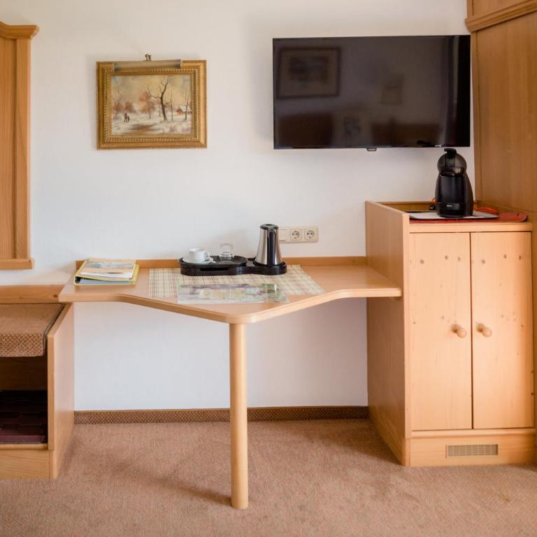 Pension Mozartblick - Doppelzimmer mit Seeblick - 4