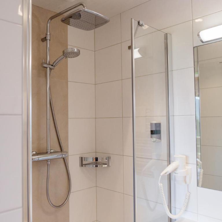 Pension Mozartblick - Doppelzimmer mit Seeblick - 2