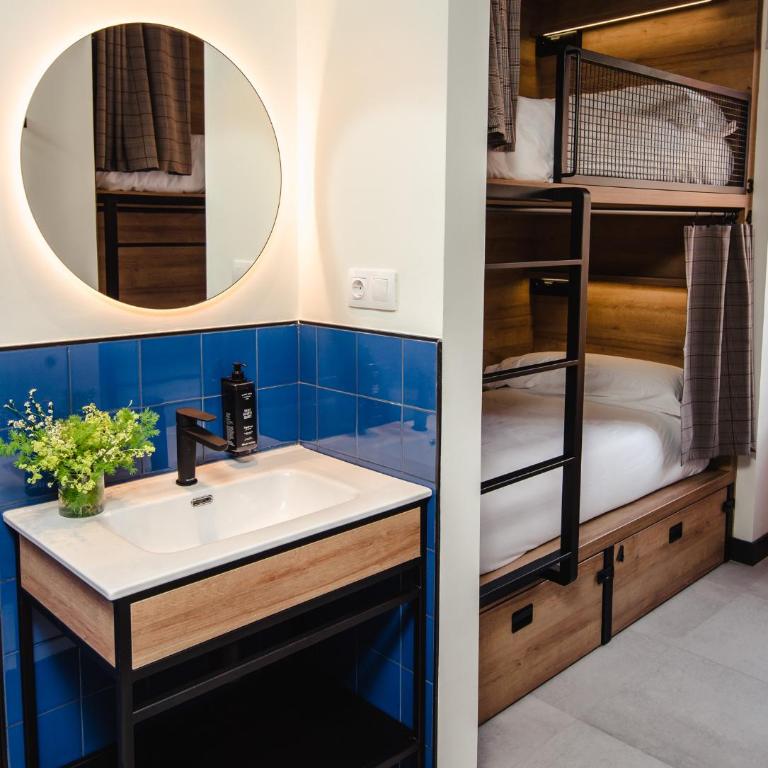 LATROUPE La Granja - Bed in 4-Bed Mixed Dormitory Room - 9