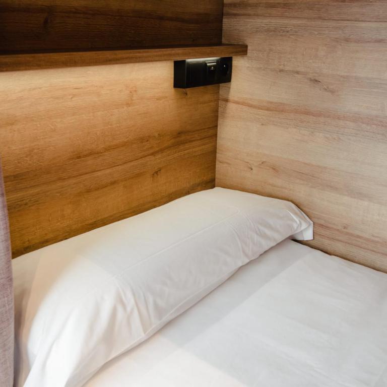 LATROUPE La Granja - 4-Bed Female Dormitory Room - 4