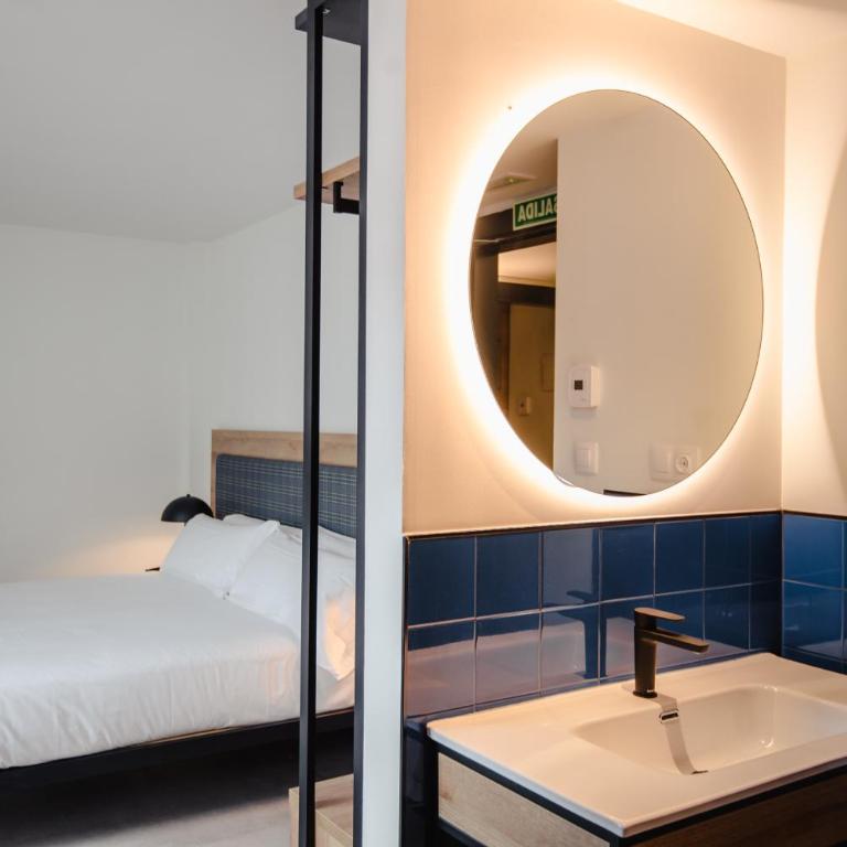 LATROUPE La Granja - Classic Triple Room - 7