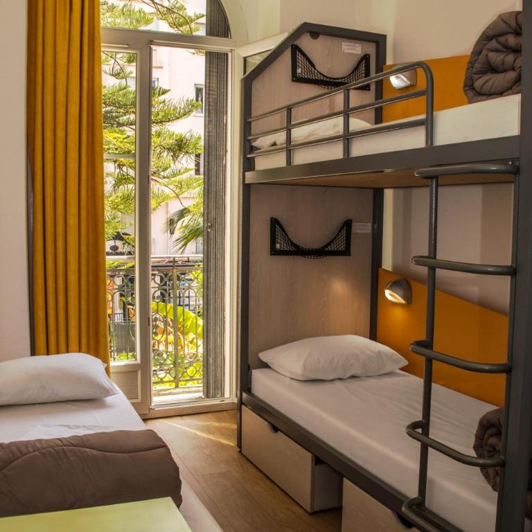 Auberge de Jeunesse HI Nice Les Camélias - Triple Room with Shower – Shared Toilets - 3