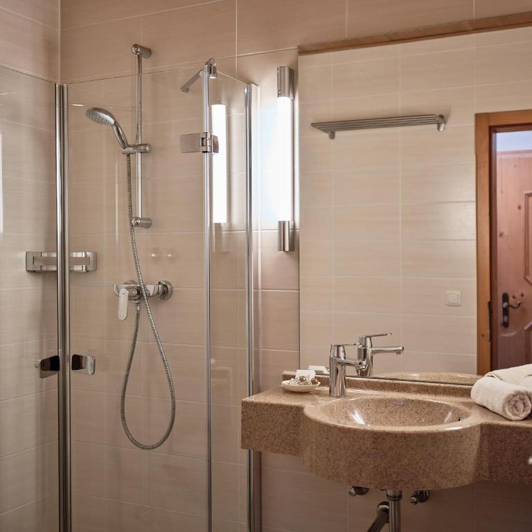 Fischerwirt am See - Doppelzimmer mit Dusche - 4