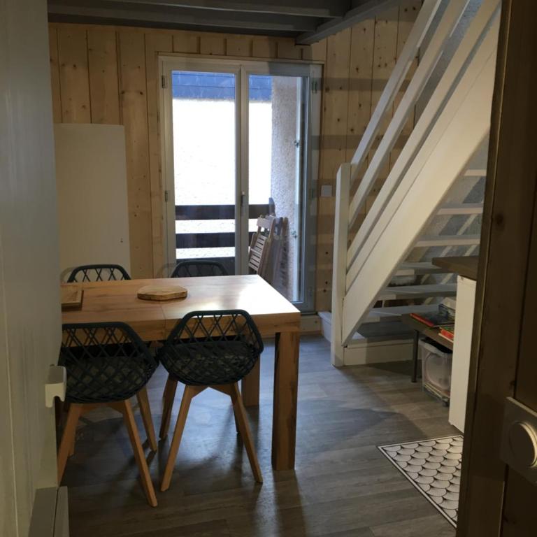 Joli petit appartement au calme, refait à neuf, avec linge de maison fourni - Two-Bedroom Apartment - 7