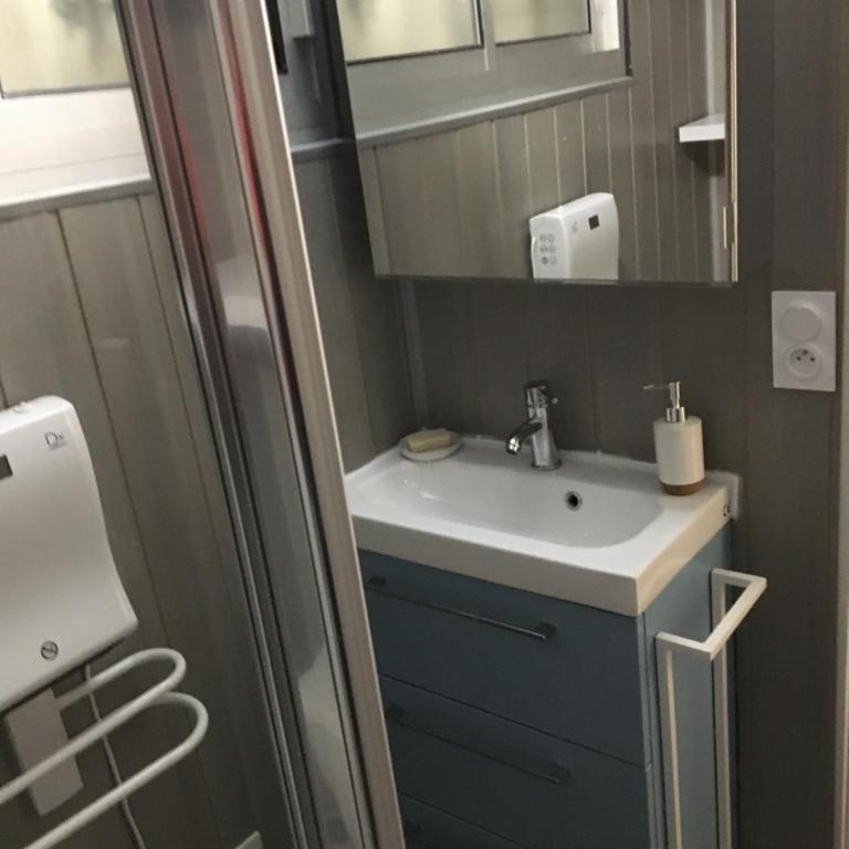 Joli petit appartement au calme, refait à neuf, avec linge de maison fourni - Two-Bedroom Apartment - 9