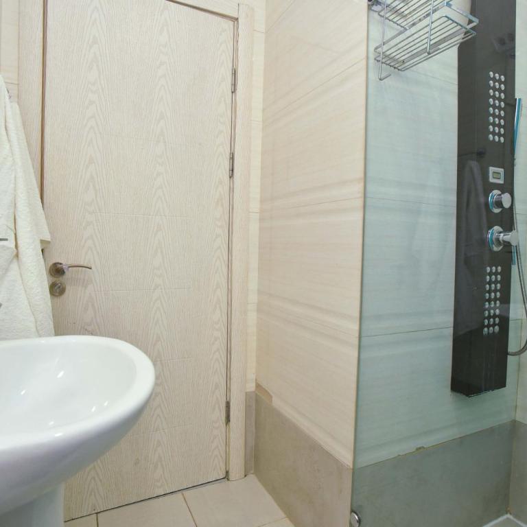 Victoria Center Apartments - One-Bedroom Apartment with Terrace and City View - 30