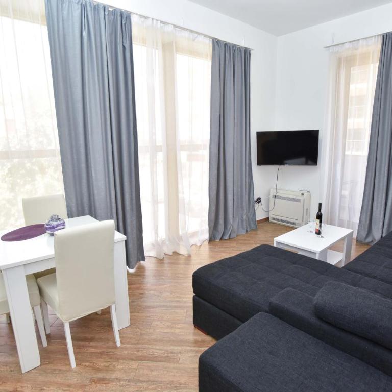 Victoria Center Apartments - One-Bedroom Apartment with Terrace and City View - 26