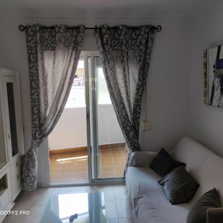 Apartamentos avda juan Carlos - One-Bedroom Apartment - 12