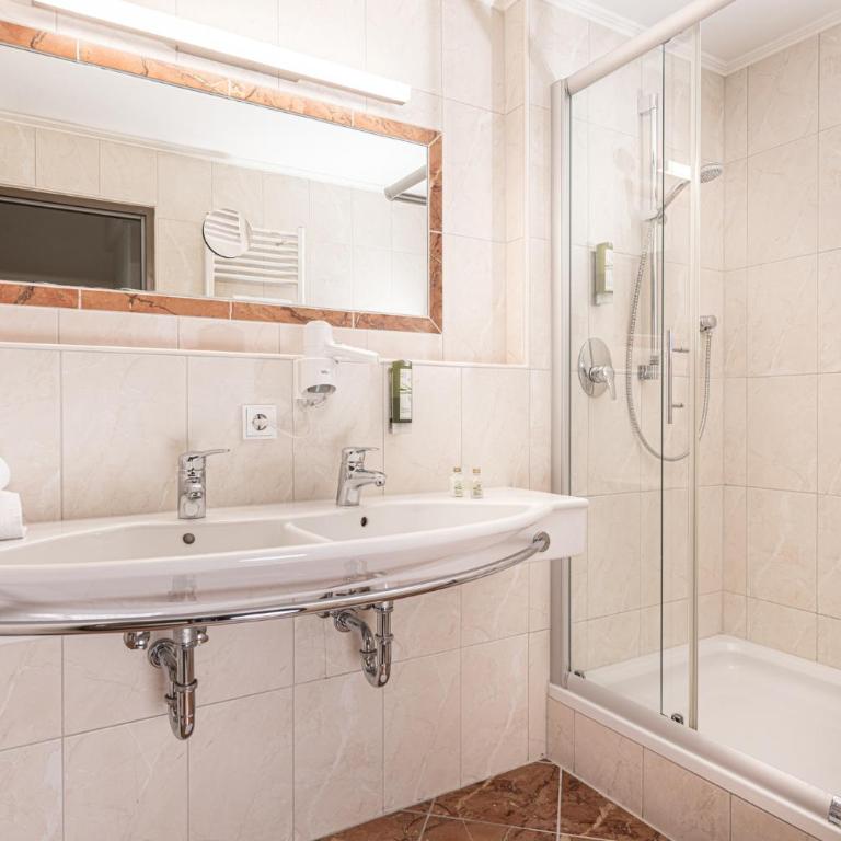 Hotel Pirchnerhof - Doppelzimmer mit Balkon - 2