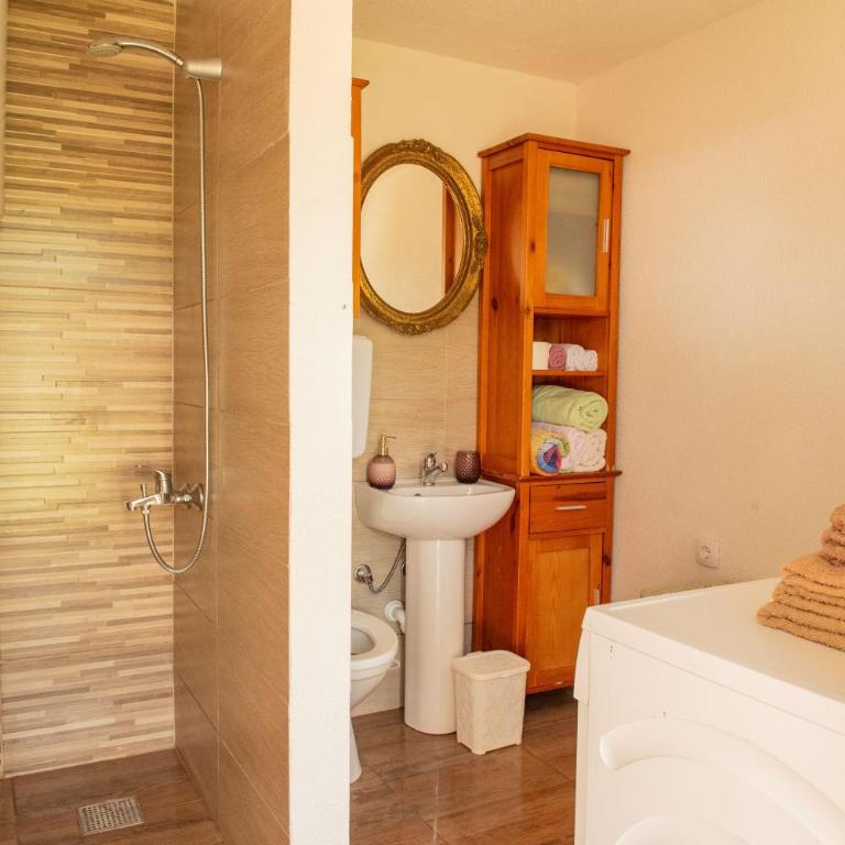 Villa Bella - Two-Bedroom House - 33