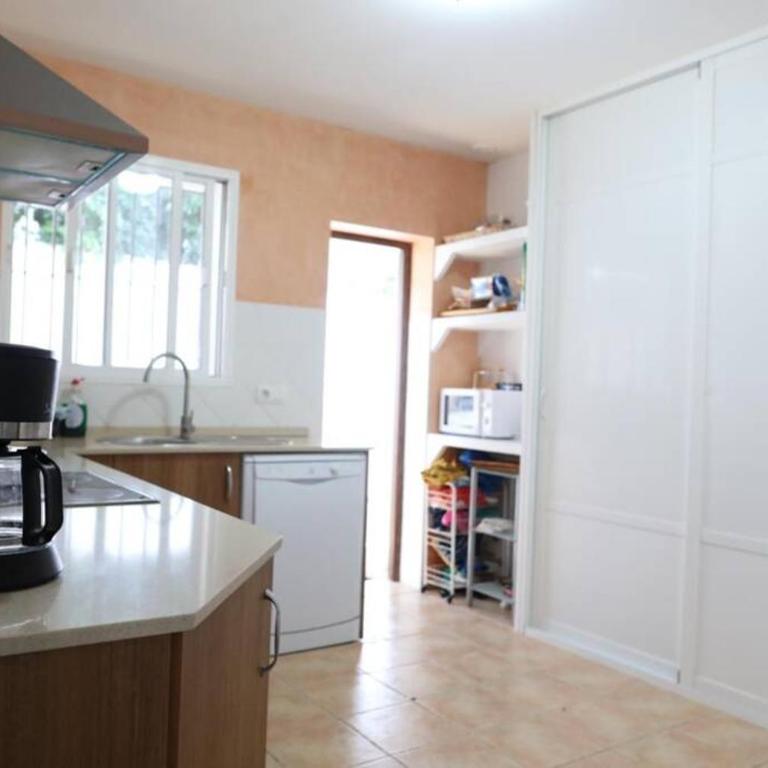Chalet con piscina, amplio jardin y aire acondicionado - Casa de 3 dormitorios - 4