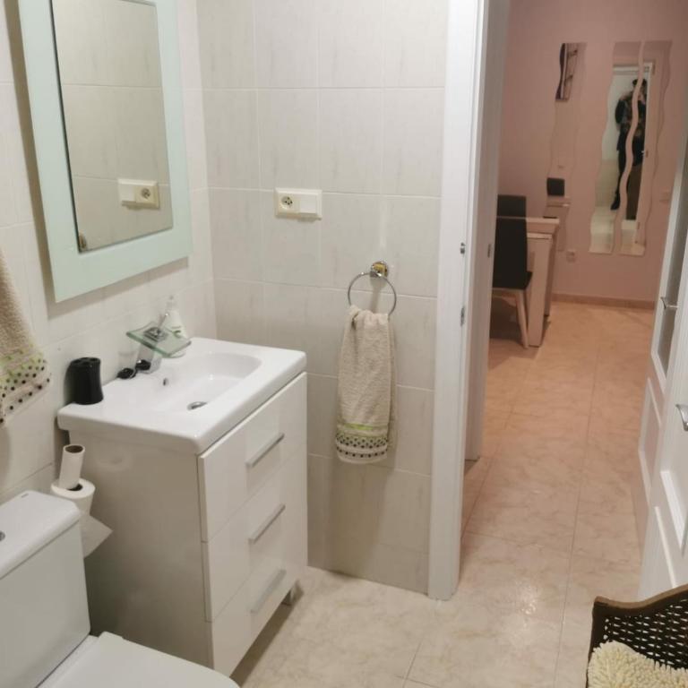 Apartamentos avda juan Carlos - One-Bedroom Apartment - 15