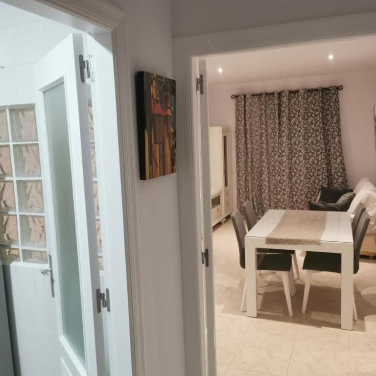 Apartamentos avda juan Carlos - One-Bedroom Apartment - 7