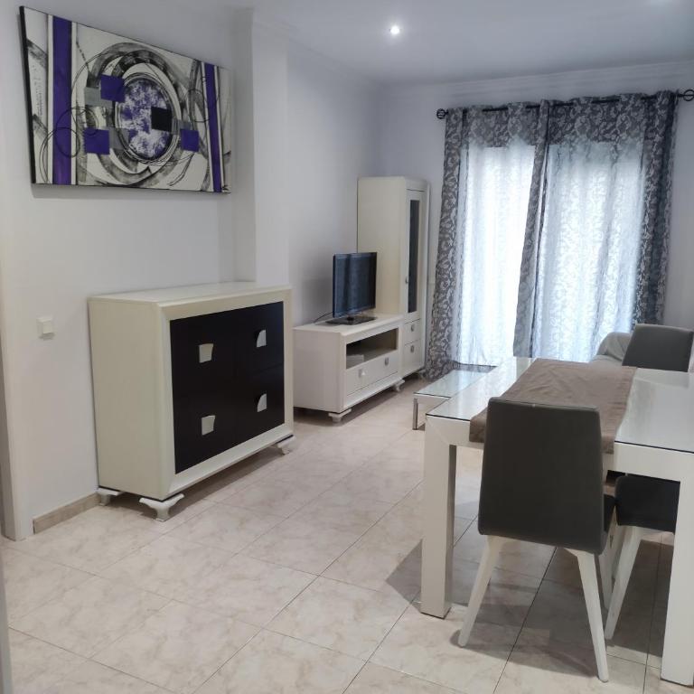 Apartamentos avda juan Carlos - One-Bedroom Apartment - 6