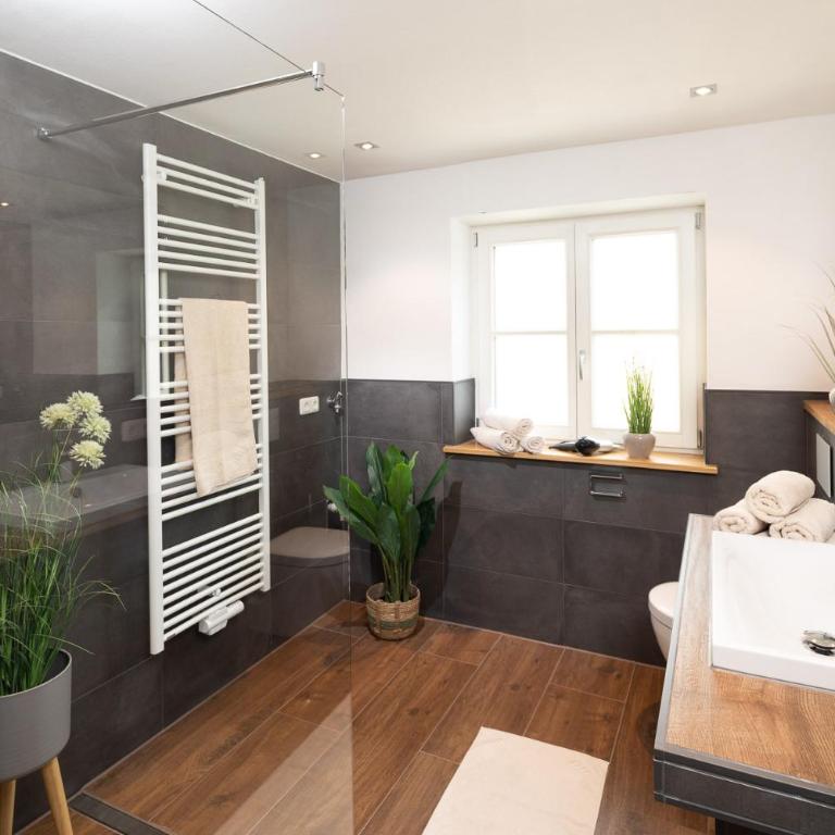 "Haus 18" - Annehmlichkeiten von 4-Sterne Familien-und Wellnesshotel Viktoria können mitgenutzt werden - Apartment mit Balkon - 6