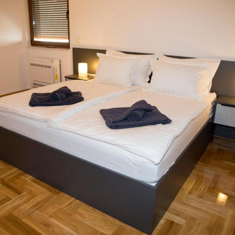 Penthouse with Old bridge view and jacuzzi - Two-Bedroom Apartment - 18