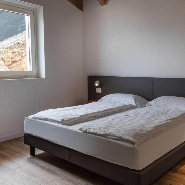 Residence Solei Classic & Plus - Plus Two-Bedroom Apartment with Balcony and Lake View - 35