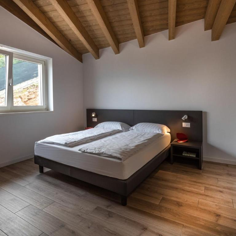 Residence Solei Classic & Plus - Plus Two-Bedroom Apartment with Balcony and Lake View - 34